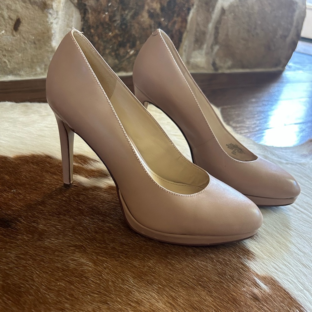 Nine West leather Tan Stiletto Heels Classic Design